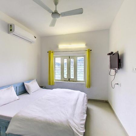 לינה וארוחת בוקר Shikhar Bunglow - A Stunning Valley View Bungalow In מאונט אבו מראה חיצוני תמונה