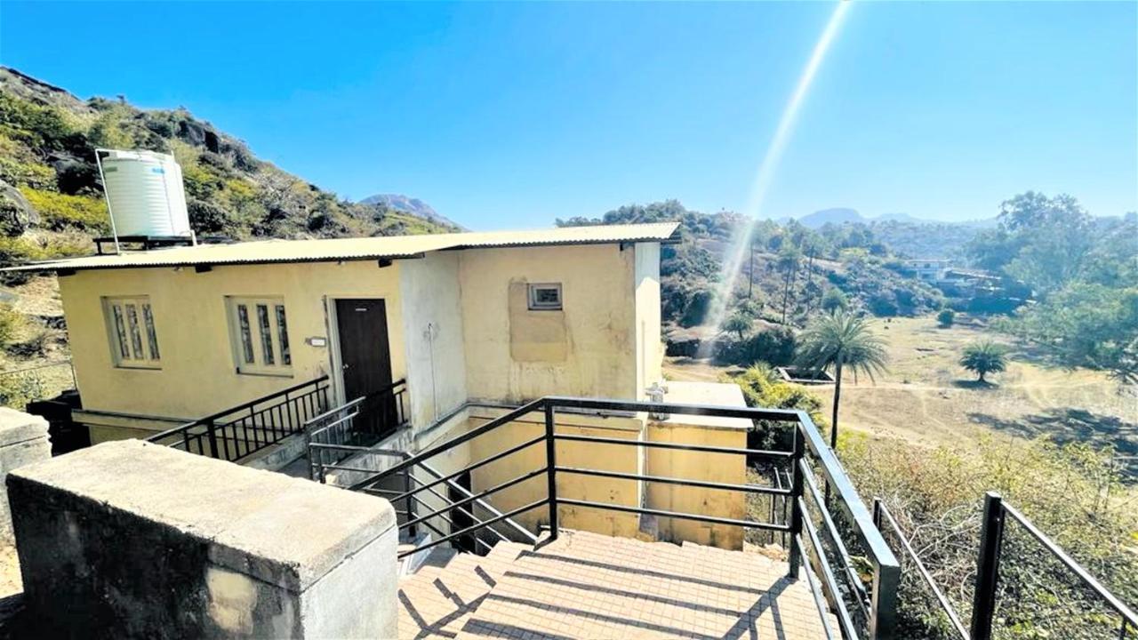 לינה וארוחת בוקר Shikhar Bunglow - A Stunning Valley View Bungalow In מאונט אבו מראה חיצוני תמונה