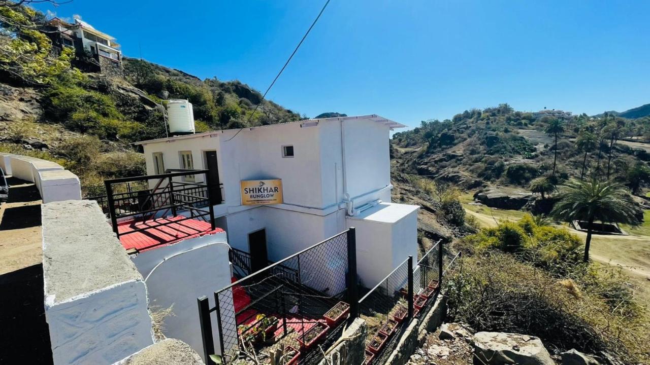 לינה וארוחת בוקר Shikhar Bunglow - A Stunning Valley View Bungalow In מאונט אבו מראה חיצוני תמונה