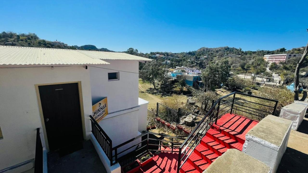 לינה וארוחת בוקר Shikhar Bunglow - A Stunning Valley View Bungalow In מאונט אבו מראה חיצוני תמונה