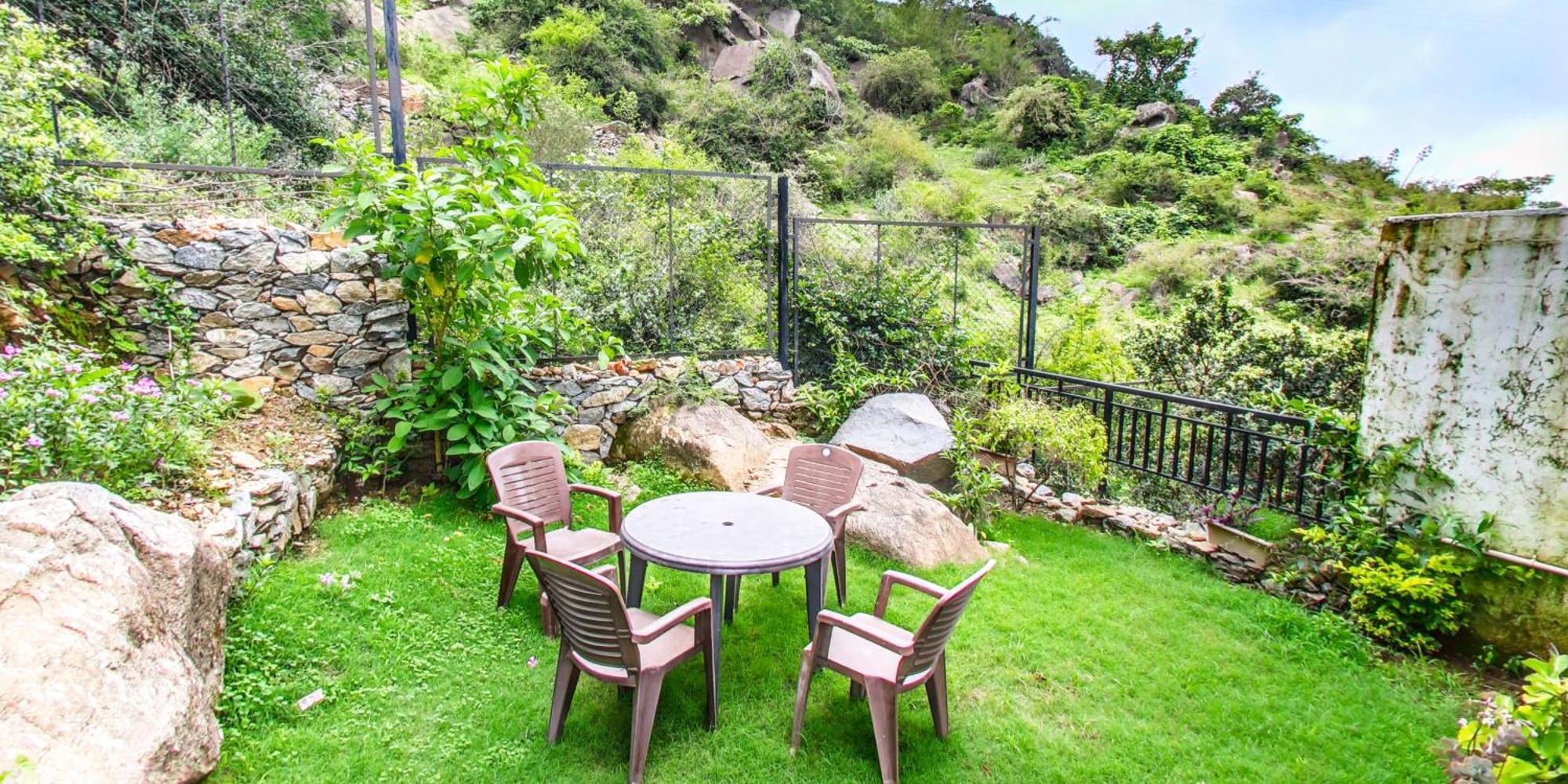 לינה וארוחת בוקר Shikhar Bunglow - A Stunning Valley View Bungalow In מאונט אבו מראה חיצוני תמונה